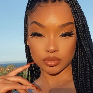 Meet your Posher, Akeylia